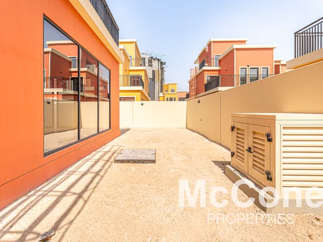 5 Bedroom Villa for Rent in Portofino, Damac Lagoons