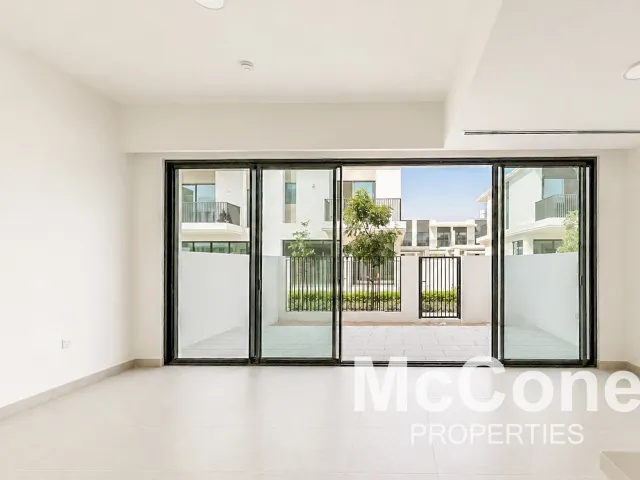 3 Bedroom Villa for Sale in Elora, The Valley